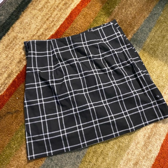 Abercrombie & Fitch | Plaid Ruffle Mini Skirt - Picture 3 of 9